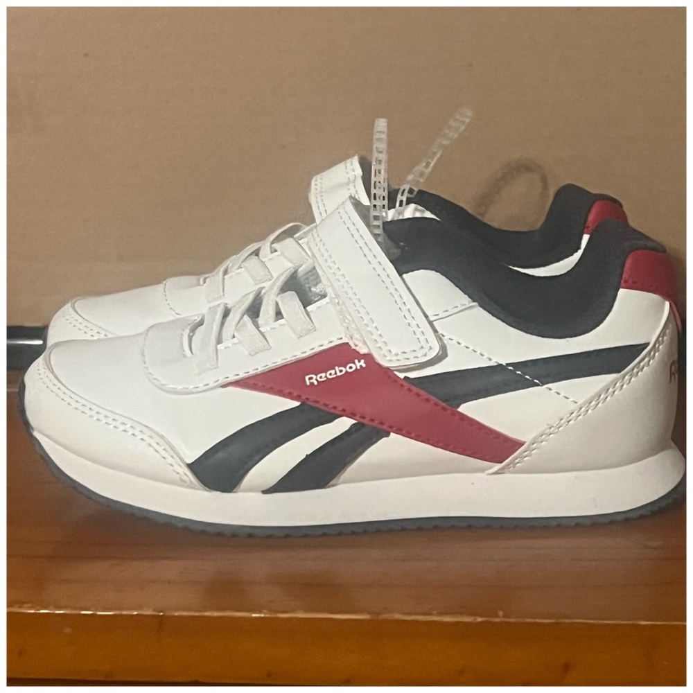 Reebok • Boys’ Retro Sneakers – Size 12 – NEW! - Picture 3 of 5
